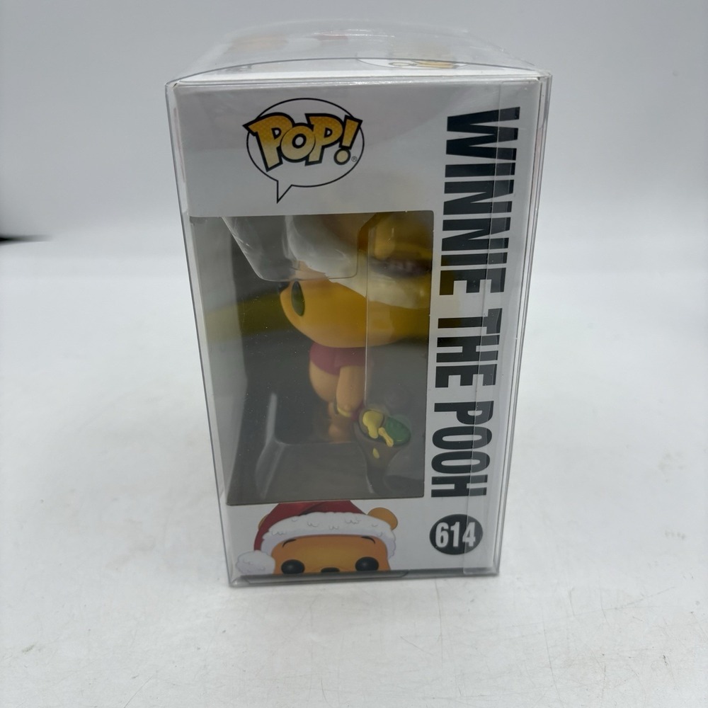 Funko Pop! Vinyl Figure Disney Winnie the Pooh Santa Hat 614 w Protector - Picture 5 of 7